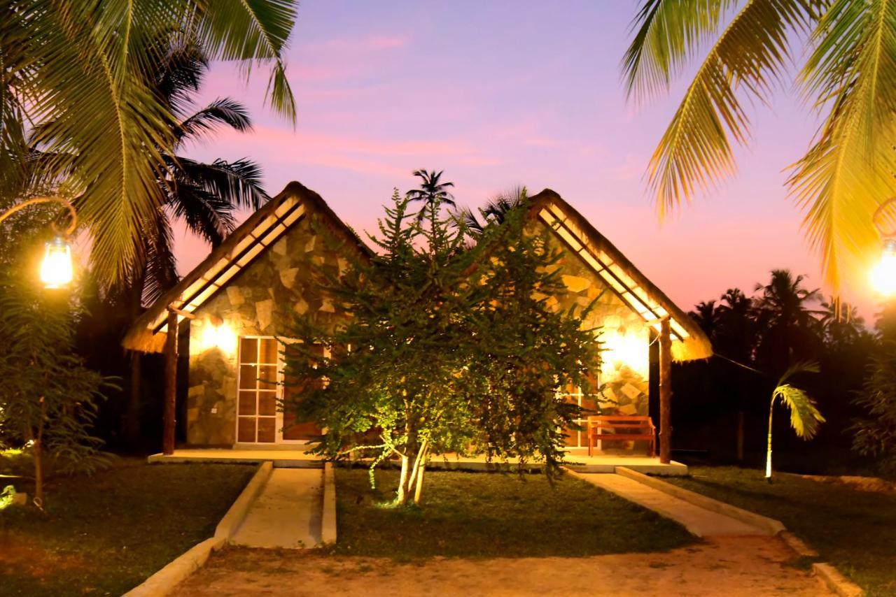 Coco Village Hotel Chilaw Bangadeniya Buitenkant foto